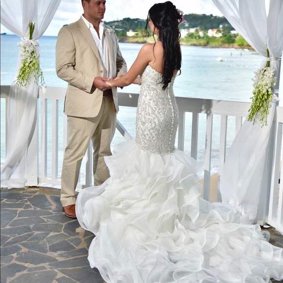 Wedding dress - Picture 1 of 8